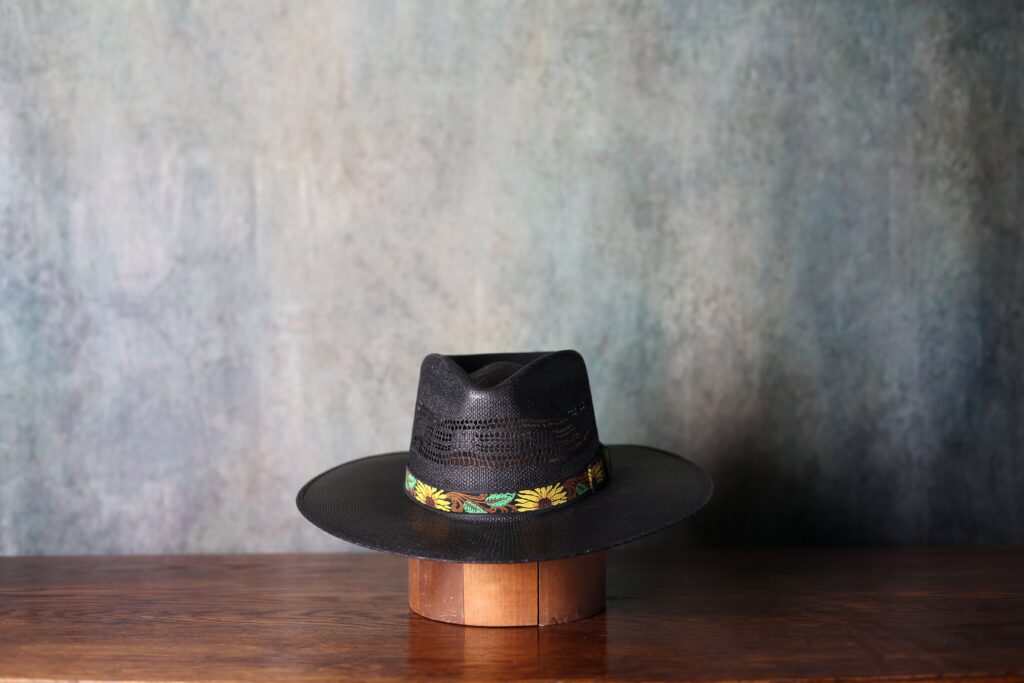 Black Bangora Pinch Front Straw Hat